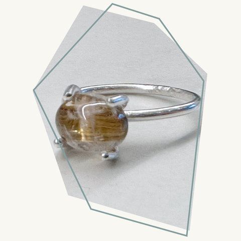 Workshop zilveren ring met cabochonsteen in klauwzetting