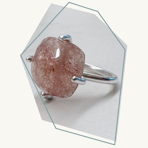Workshop zilveren ring met cabochonsteen in klauwzetting